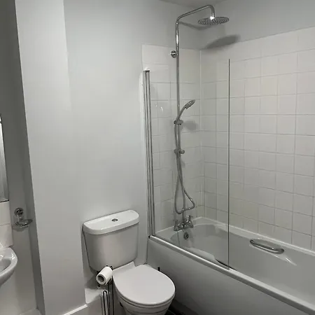 Bright Spacious *