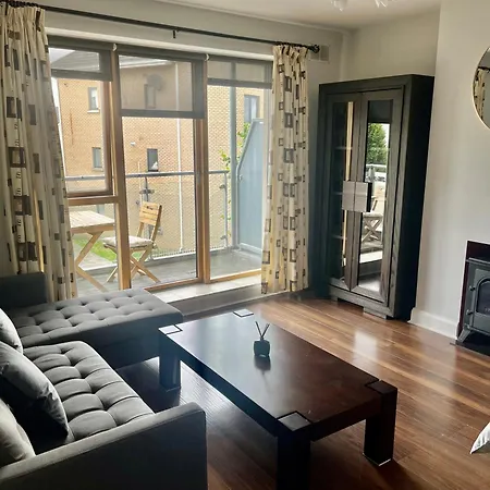 Bright Spacious Apartment *